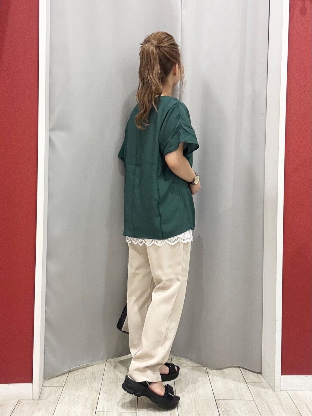 shioさんの「SHOO･LA･RUE｜【S-LL】着るだけで簡単にコーデが決まる レースレイヤード風ドルマントップス」を使ったコーディネート