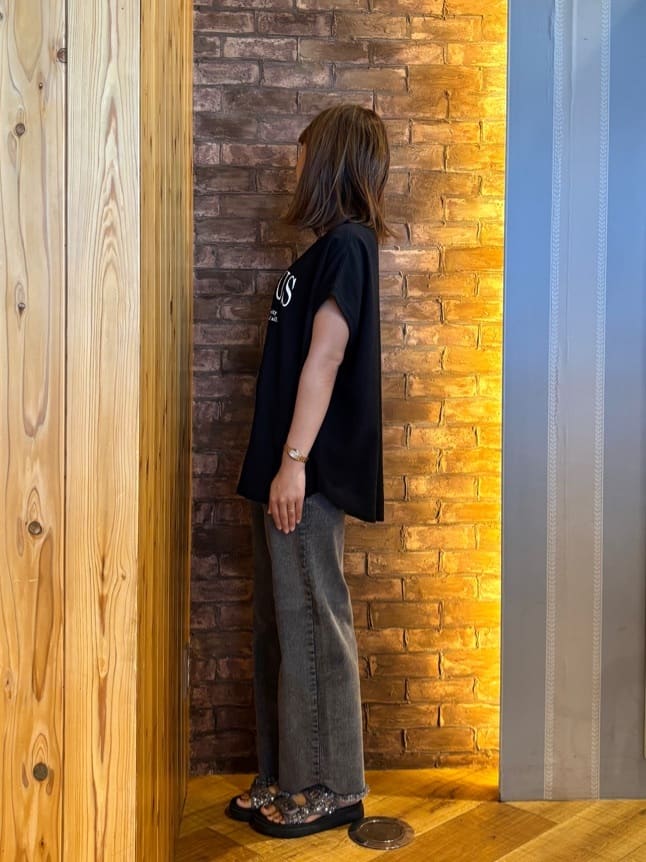 mieさんの「SHOO･LA･RUE｜【S-LL/裏ひんやり/ストレッチ】ワイドストレートデニムパンツ」を使ったコーディネート