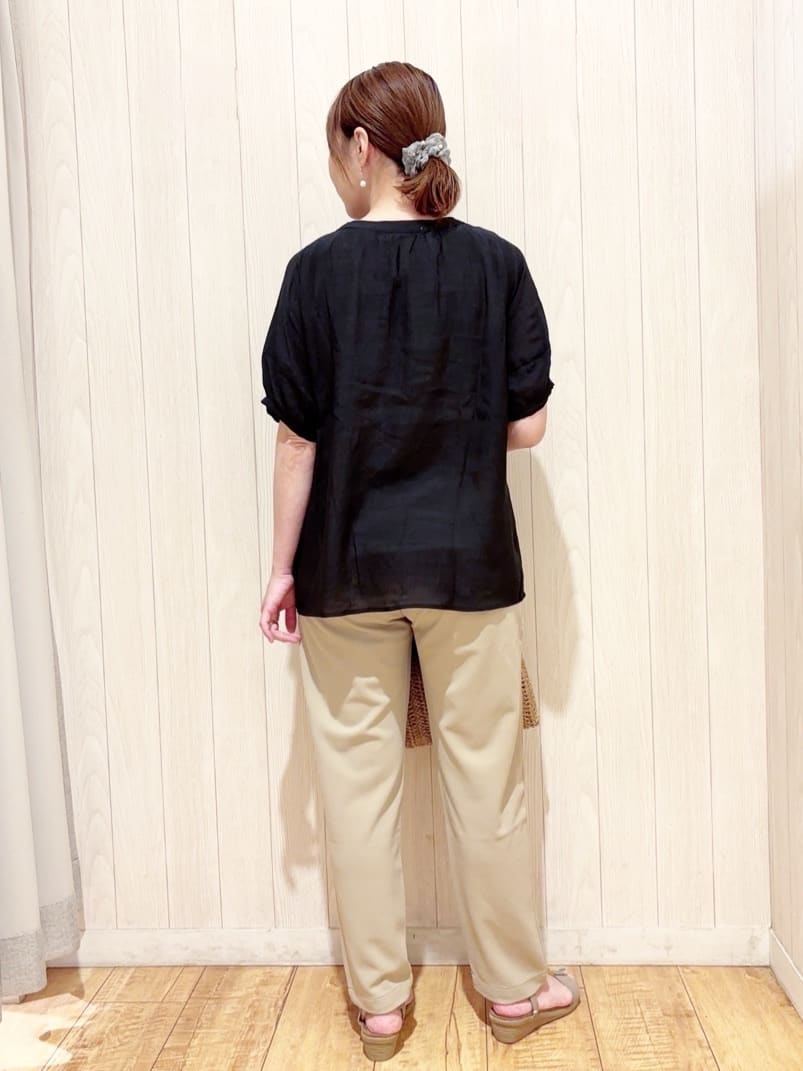 あいこさんの「SHOO･LA･RUE｜【S-LL/2点セット】リボン使いがアクセント はしごレースブラウス＋タンクトップ」を使ったコーディネート