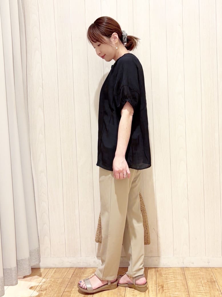 あいこさんの「SHOO･LA･RUE｜【S-LL/2点セット】リボン使いがアクセント はしごレースブラウス＋タンクトップ」を使ったコーディネート