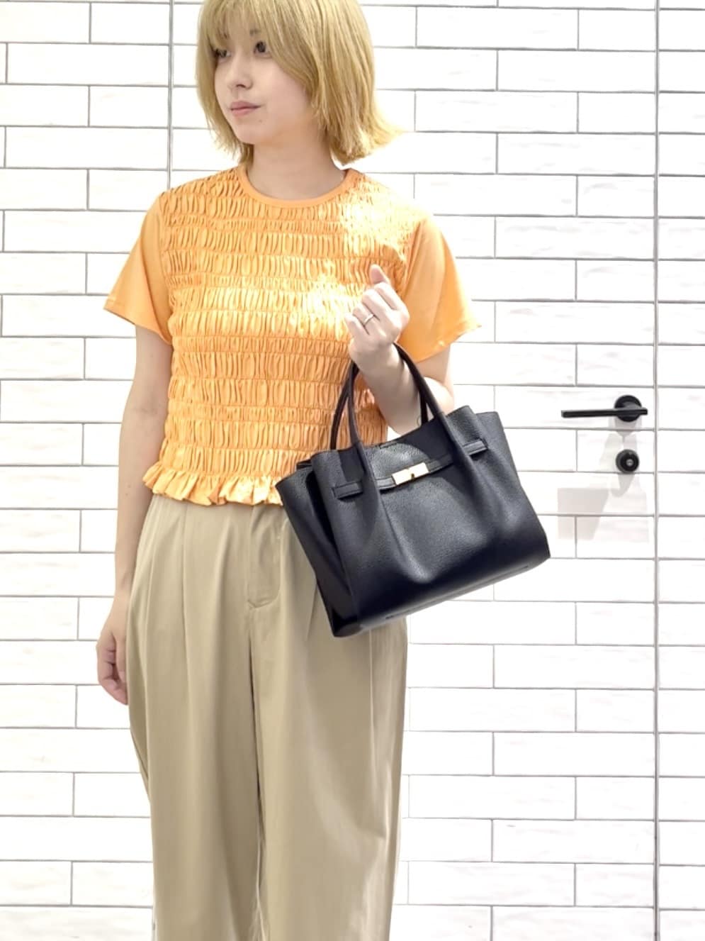 しおりさんの「OPAQUE.CLIP｜カーブタックパンツ【洗濯機洗い可】」を使ったコーディネート