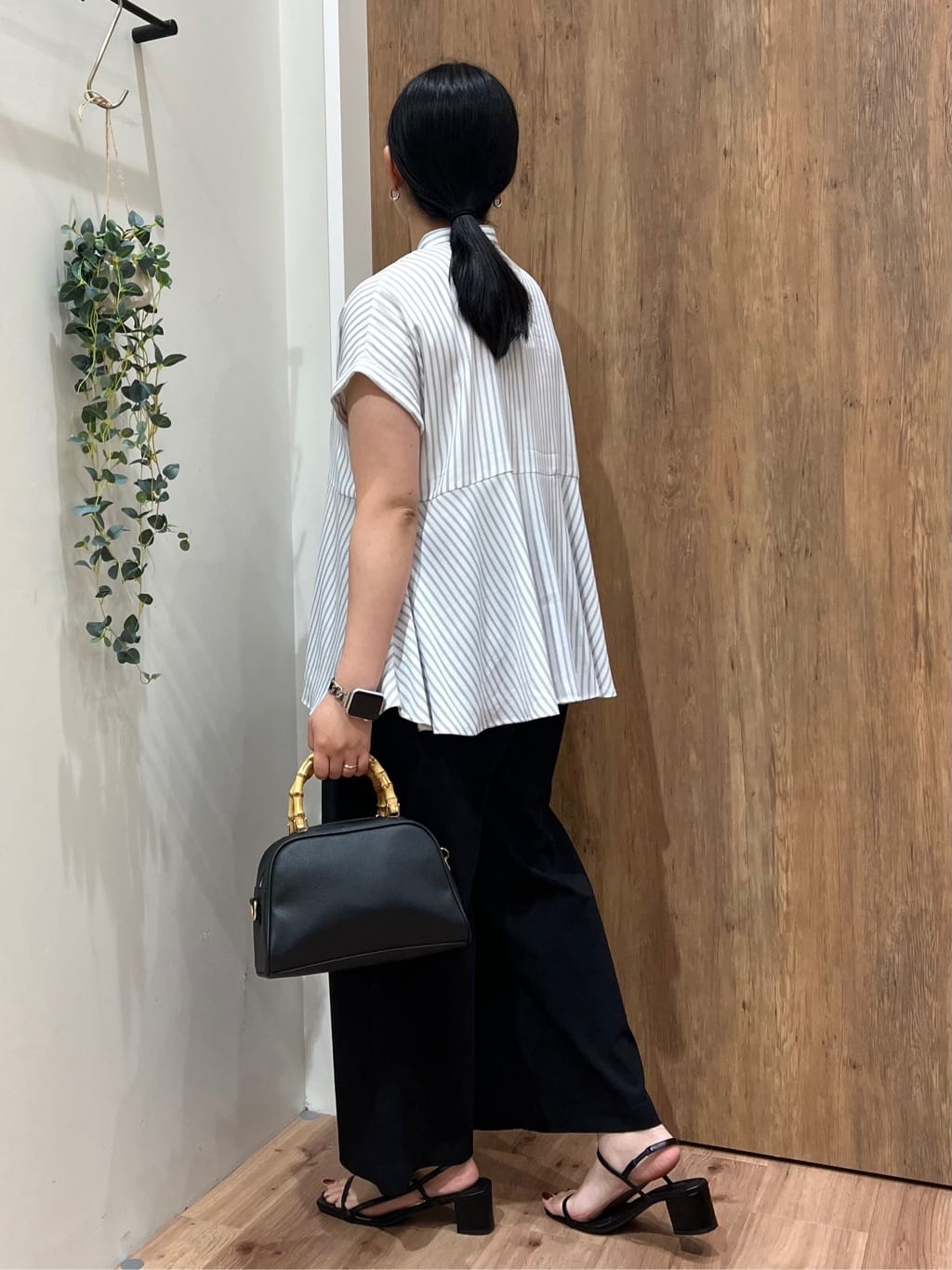 Reinaさんの「grove｜サマーハイパーストレッチワイドパンツ」を使ったコーディネート