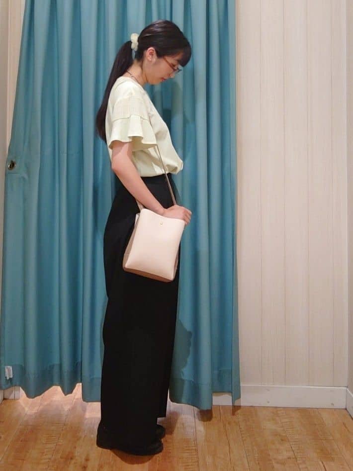 hanaさんの「SHOO･LA･RUE｜◆【軽量】ふわっと軽い 3層ショルダーバッグ」を使ったコーディネート