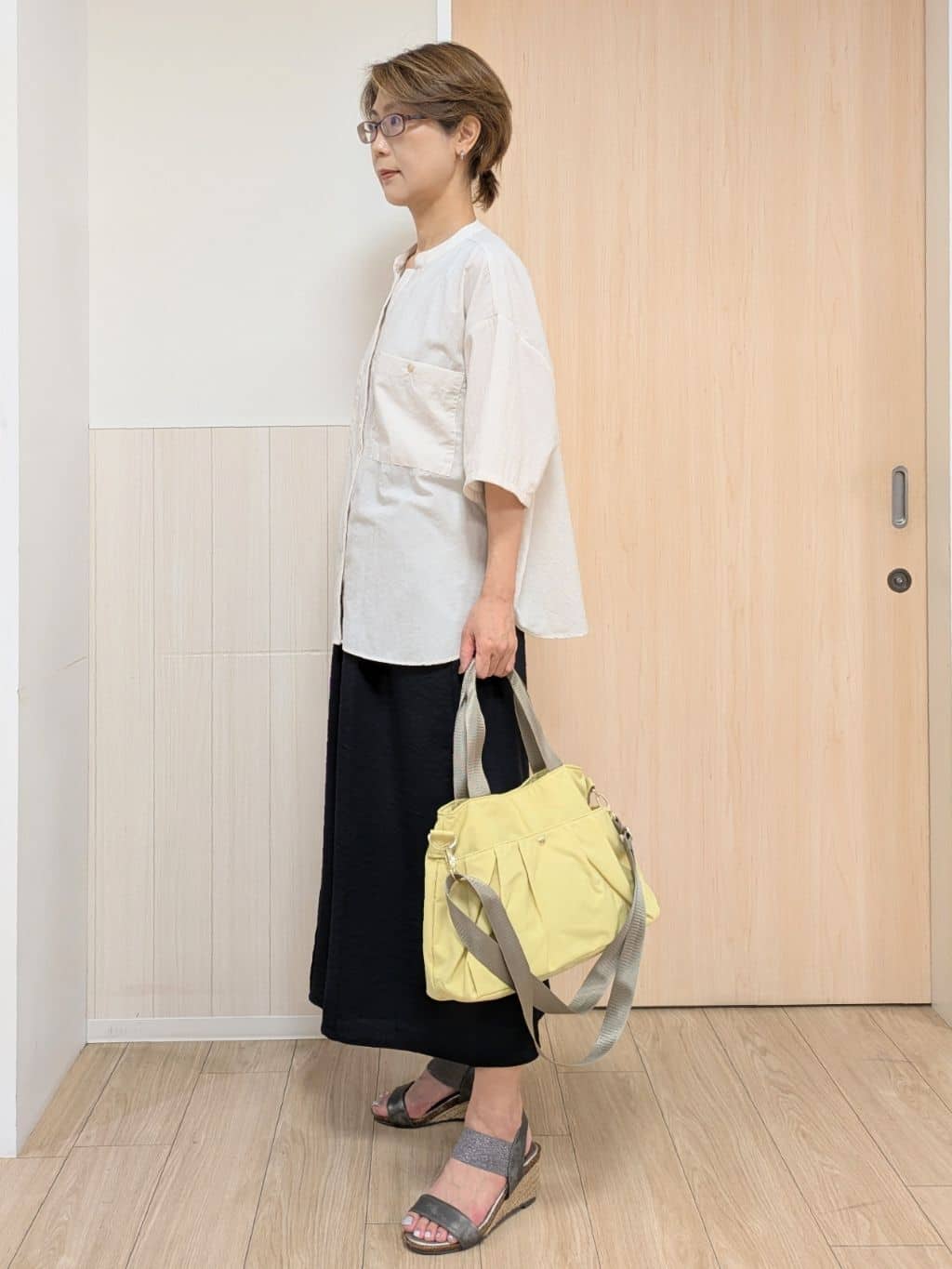 YuAさんの「SHOO･LA･RUE｜【S-LL/ひんやり】さらっとタッチできれい見え ピンタックスカーチョ」を使ったコーディネート