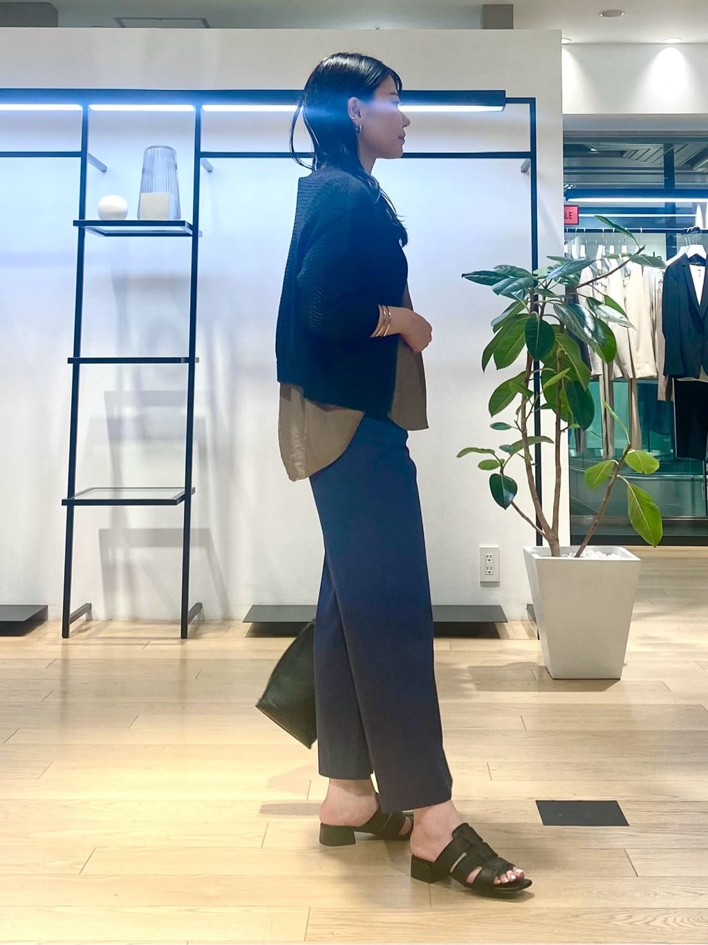 misakiさんの「INDIVI｜【デニムライク】マリンボタン リネン混ワイドパンツ」を使ったコーディネート