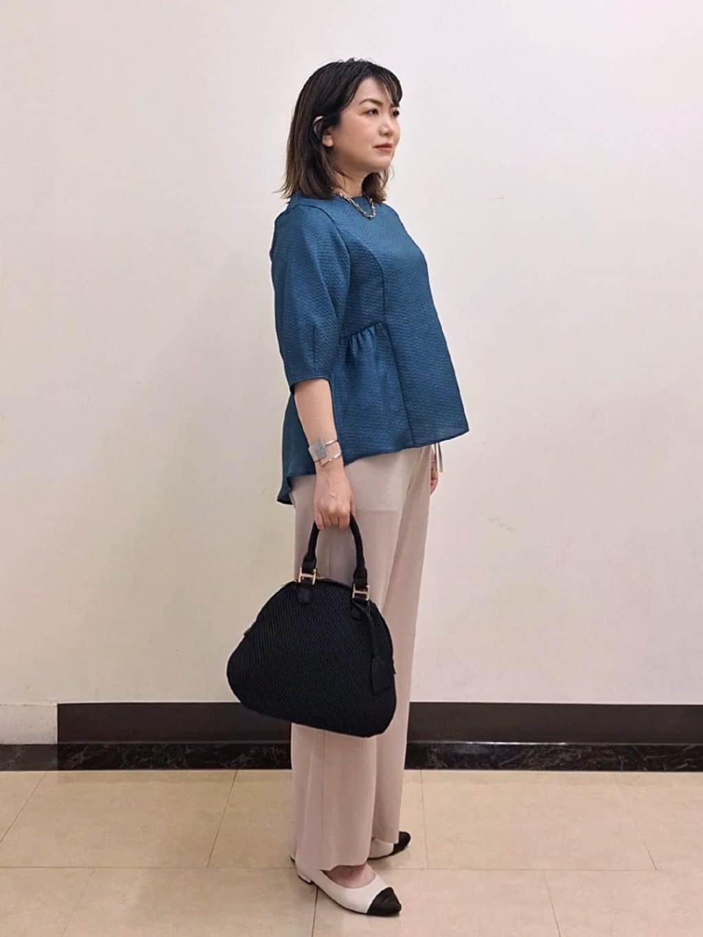 S.xuliさんの「Reflect｜【すっきり見え！長め丈】ペプラムデザインシアーブラウス」を使ったコーディネート