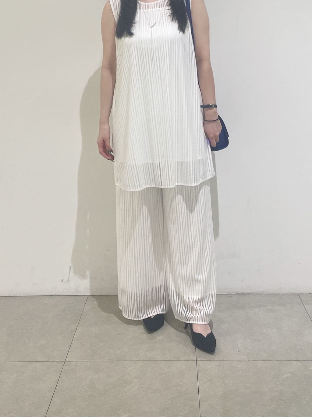 emikaさんの「INDIVI｜【洗える／セットアップ可能】ラッセルチュニック」を使ったコーディネート