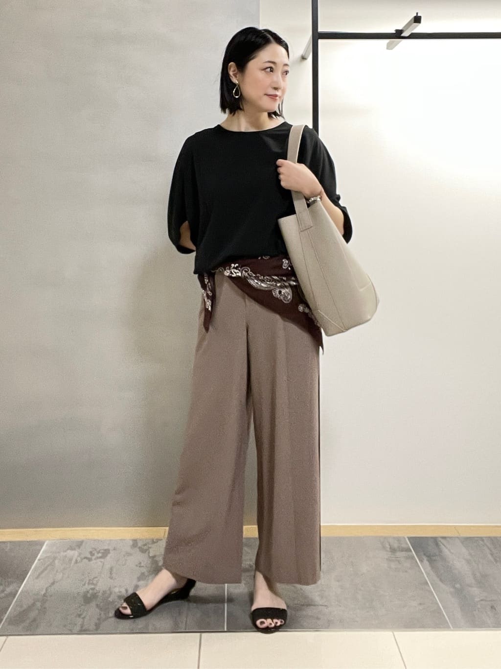 shihoさんの「INDIVI｜【体型カバー/SETUP可能】ジョーゼット　ドルマンブラウス」を使ったコーディネート