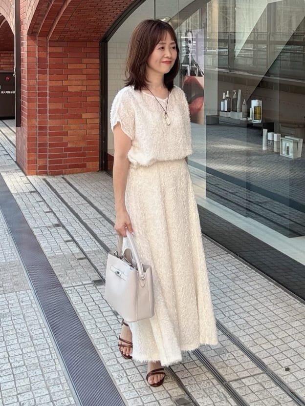 makiさんの「UNTITLED｜【セットアップ可/洗える】フェザーフレンチスリーブブラウス」を使ったコーディネート