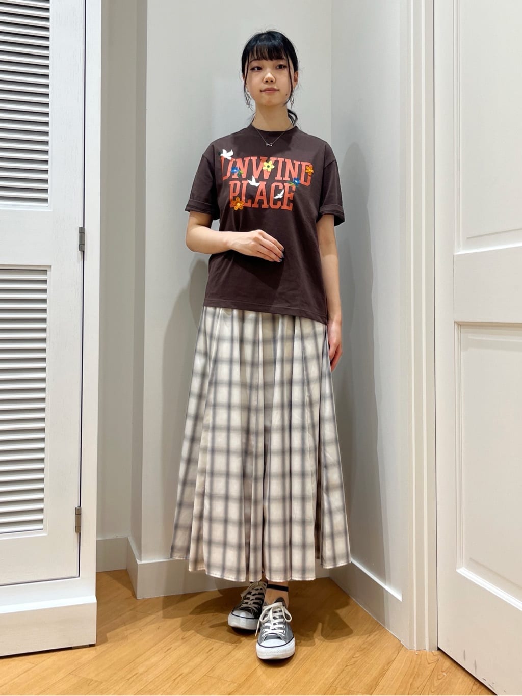 SAKIさんの「Dessin｜【ウエストゴム・洗える】オンブレーチェック柄スカート」を使ったコーディネート
