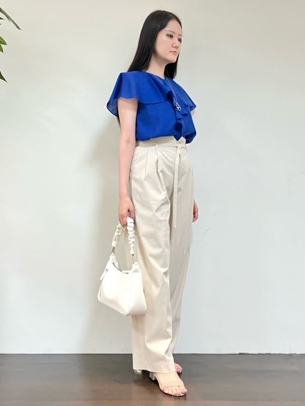 カレンさんの「UNTITLED｜【きれいめ/洗える/フリル】ラッフルシアーブラウス」を使ったコーディネート