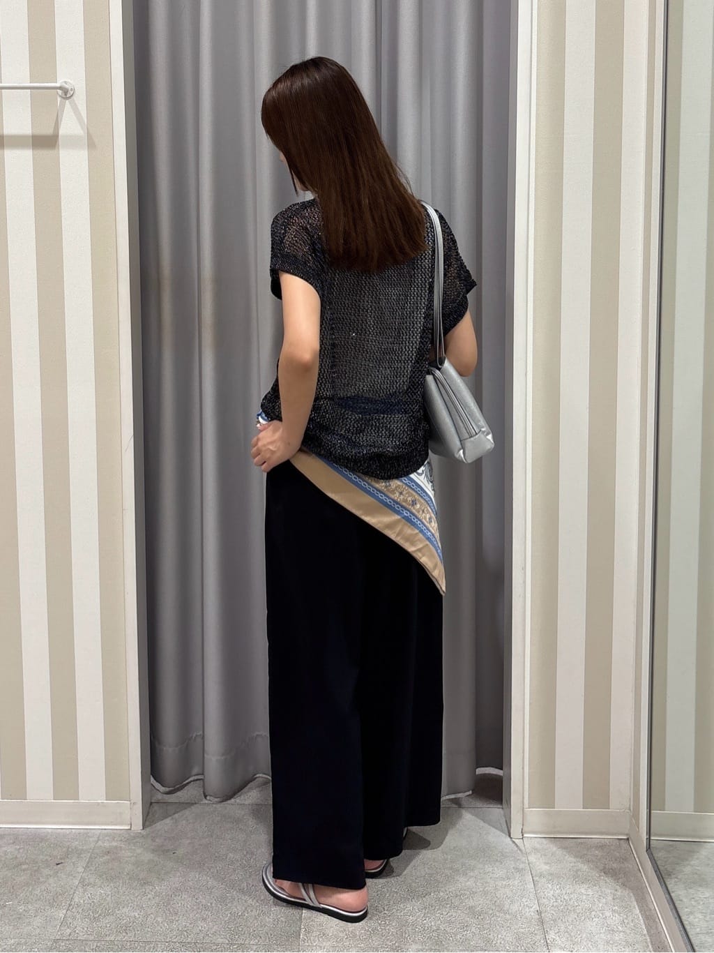 Rikaさんの「SHOO･LA･RUE｜【2点セット/S-LL】キラリと光るラメがポイント メッシュロゴニット+タンクトップ」を使ったコーディネート
