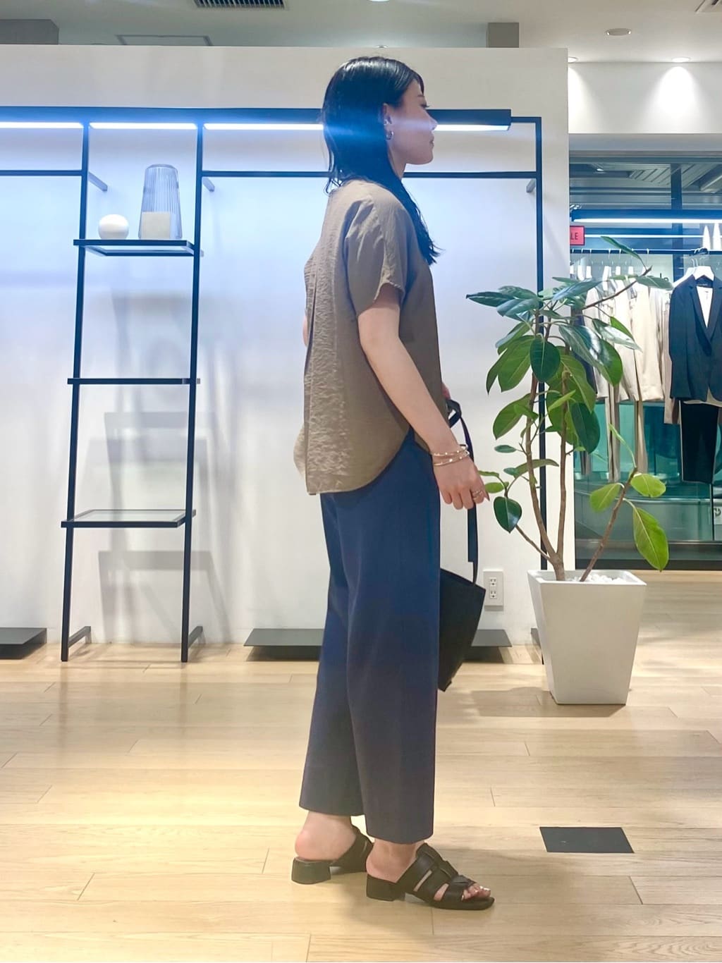misakiさんの「INDIVI｜【デニムライク】マリンボタン リネン混ワイドパンツ」を使ったコーディネート