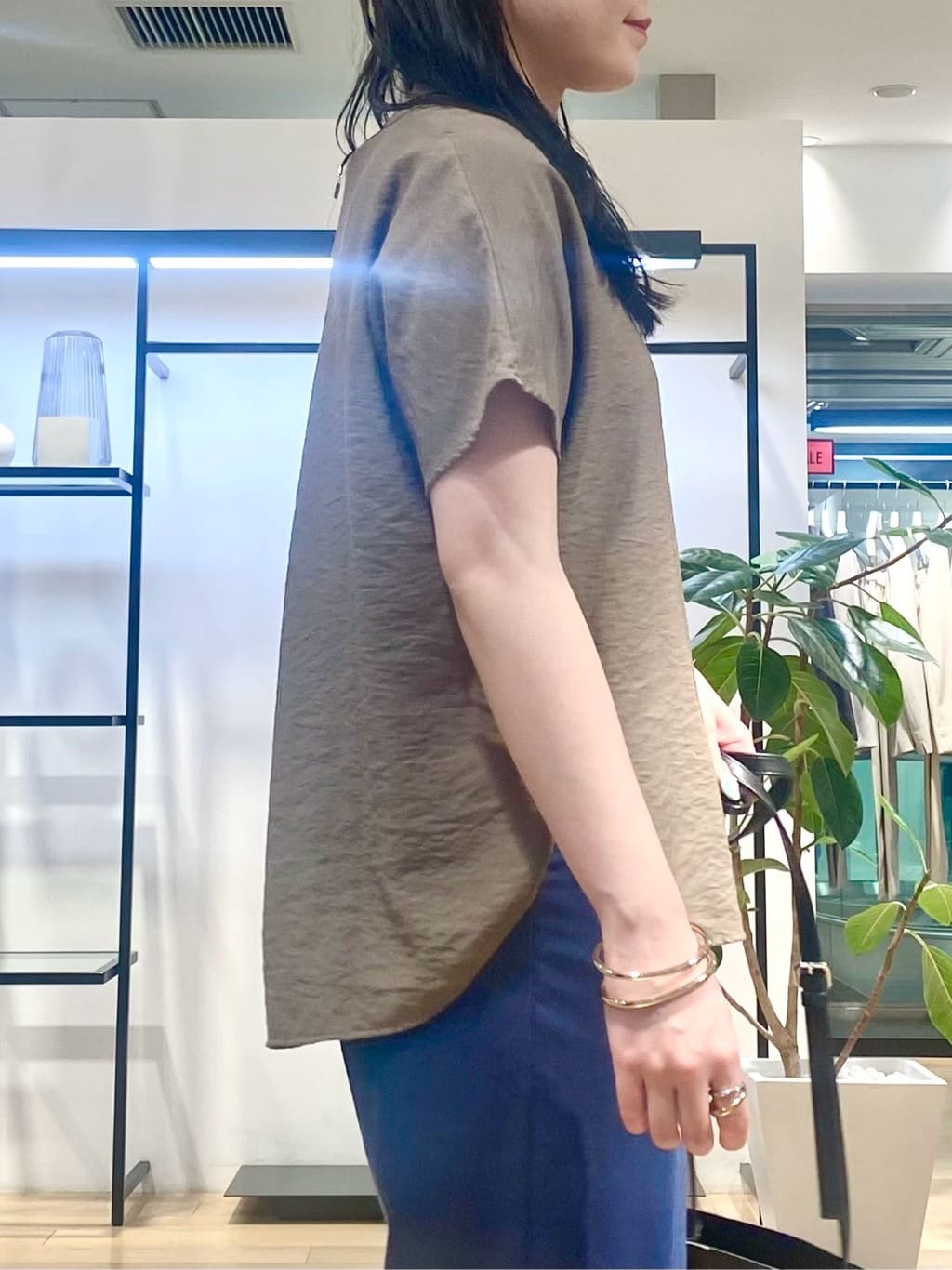 misakiさんの「INDIVI｜【デニムライク】マリンボタン リネン混ワイドパンツ」を使ったコーディネート