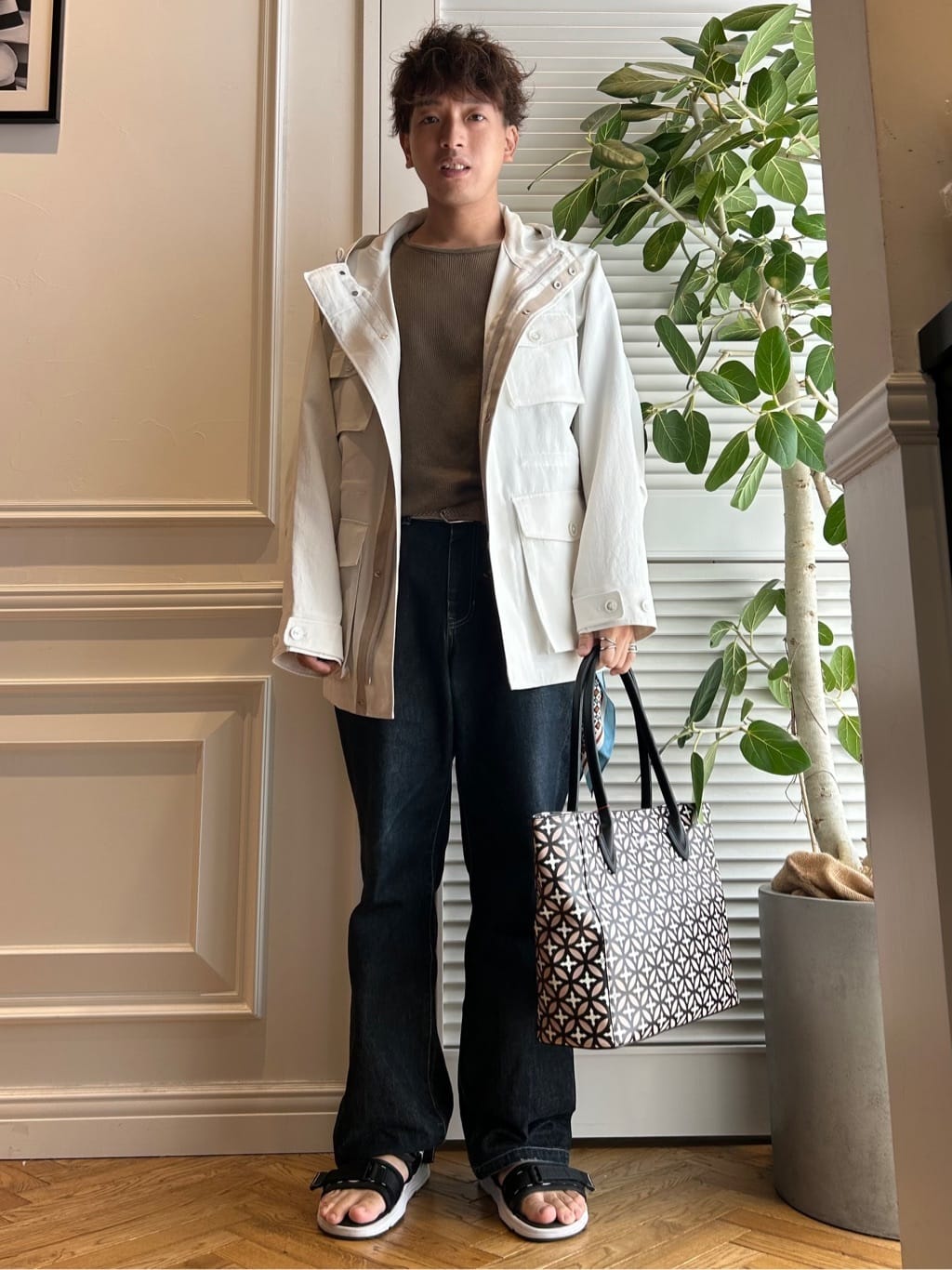 須田　慎二郎さんの「DRESSTERIOR｜」を使ったコーディネート