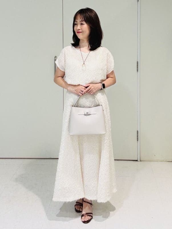 makiさんの「UNTITLED｜【セットアップ可/洗える】フェザーフレンチスリーブブラウス」を使ったコーディネート