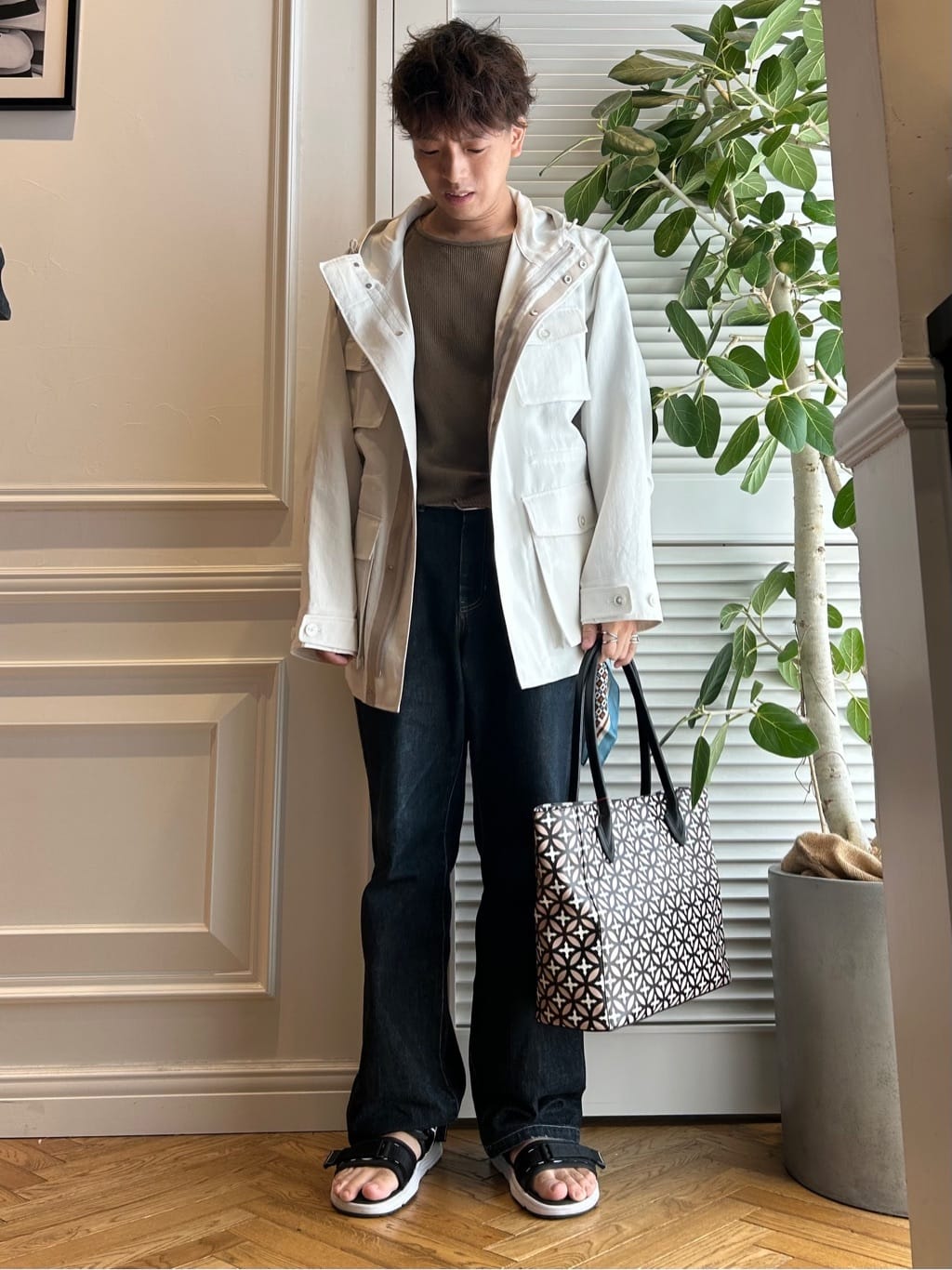須田　慎二郎さんの「DRESSTERIOR｜」を使ったコーディネート