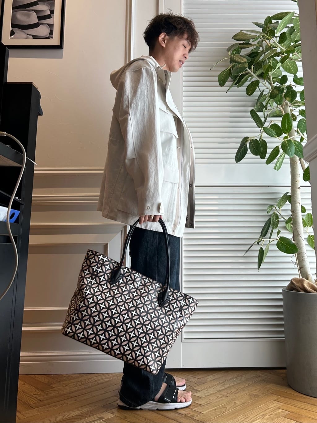 須田　慎二郎さんの「DRESSTERIOR｜」を使ったコーディネート