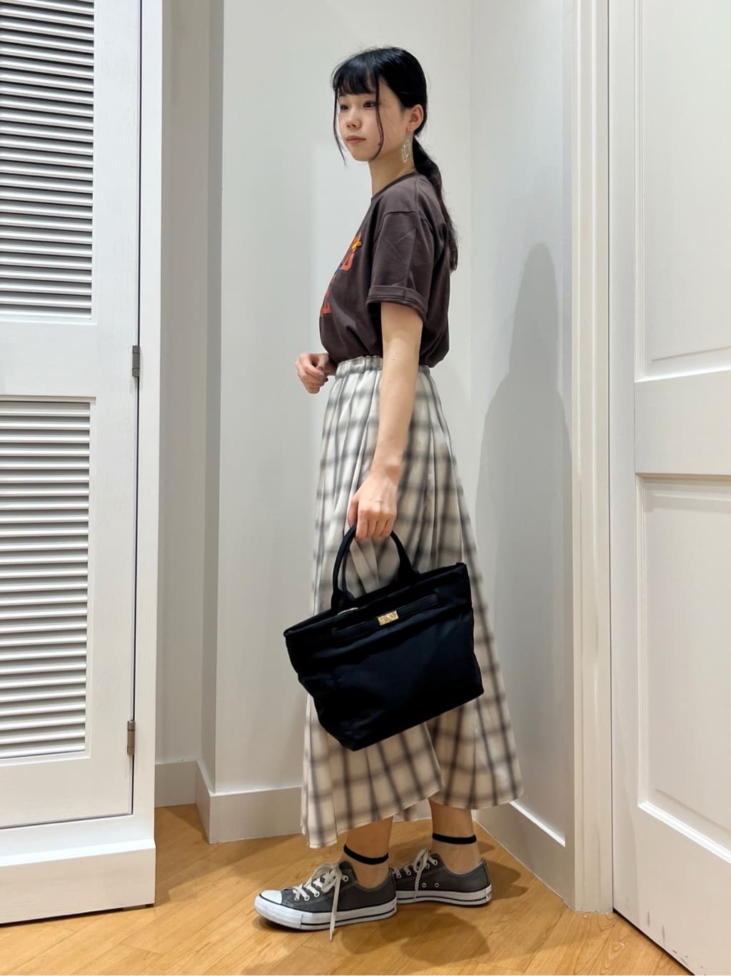 SAKIさんの「Dessin｜【ウエストゴム・洗える】オンブレーチェック柄スカート」を使ったコーディネート