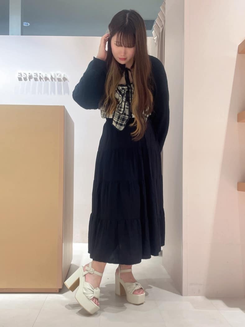 ほのかさんの「ESPERANZA｜【ラク盛り／サンダル】リピーター続出／脚長美脚　ツイストリボンサンダル」を使ったコーディネート