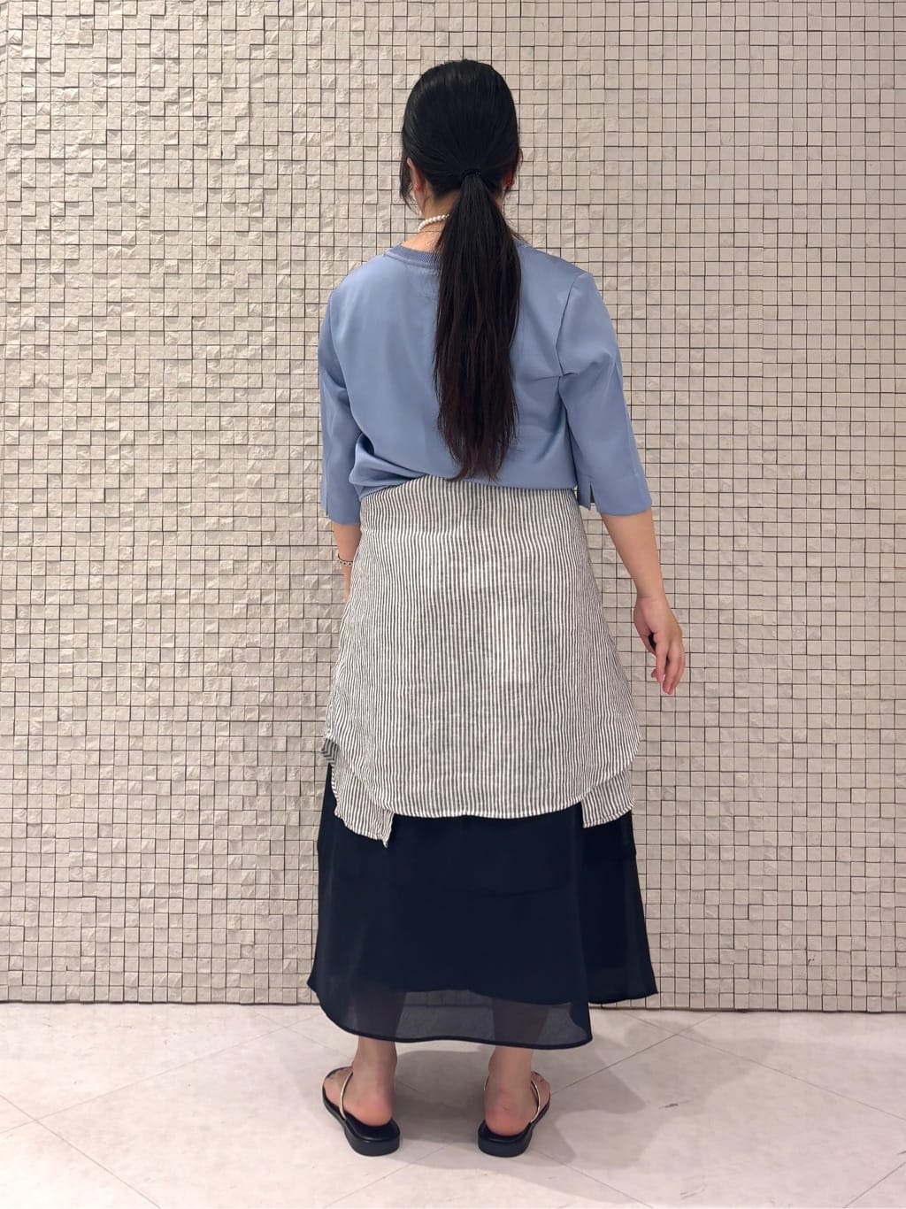 MEGUMIさんの「INDIVI｜パール調コインショートネックレス」を使ったコーディネート