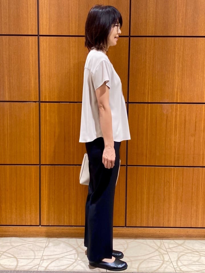 Eikoさんの「Reflect｜【インナーに◎／すっきり見え！長め丈】タックデティールブラウス」を使ったコーディネート