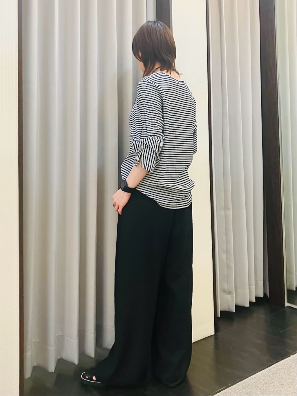 YUKIさんの「INDIVI｜【洗える／UVケア／SETUP可能】ドロストワイドパンツ」を使ったコーディネート