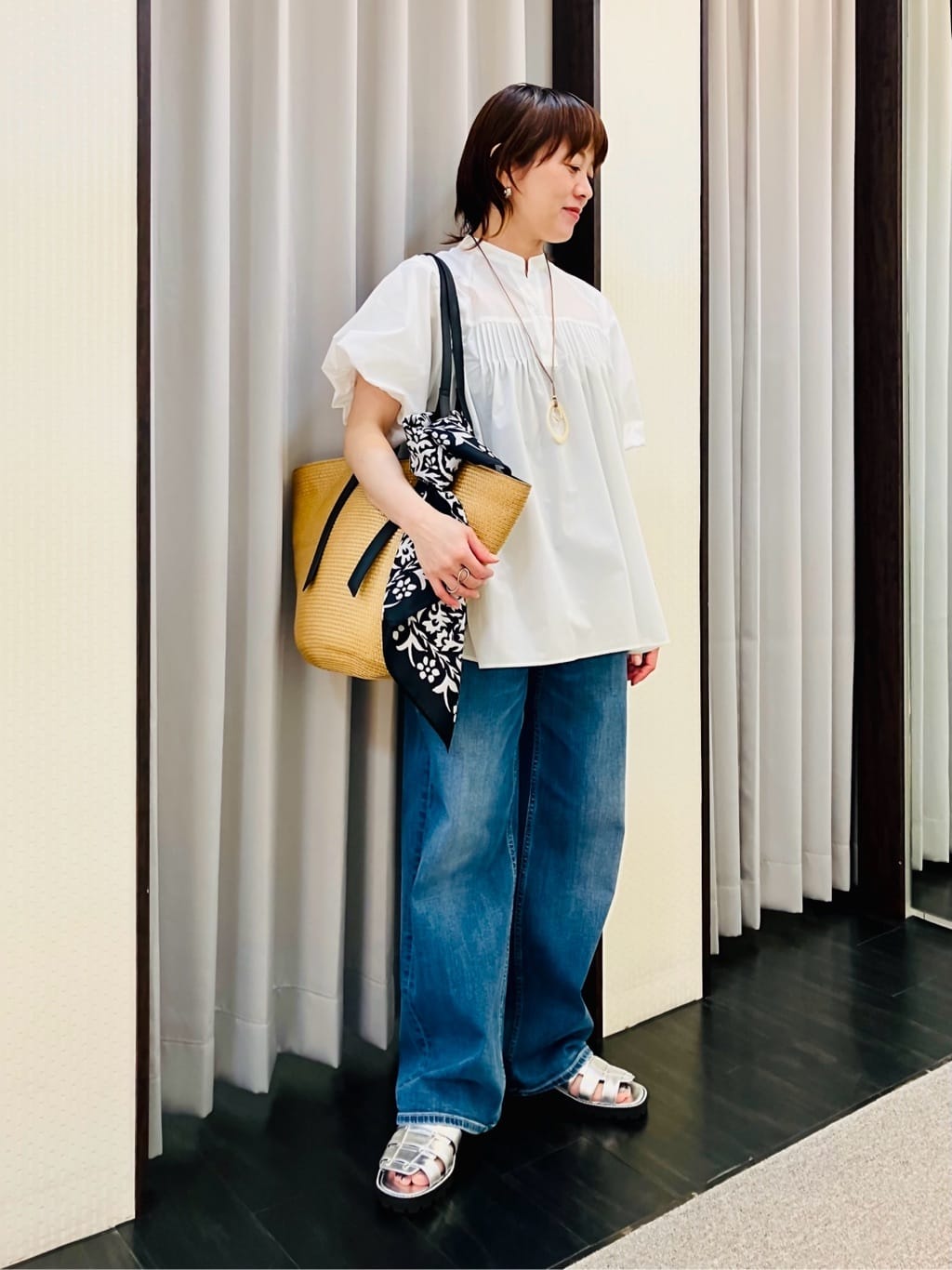 YUKIさんの「INDIVI｜【褒められデニム】ワイドストレート デニムパンツ」を使ったコーディネート