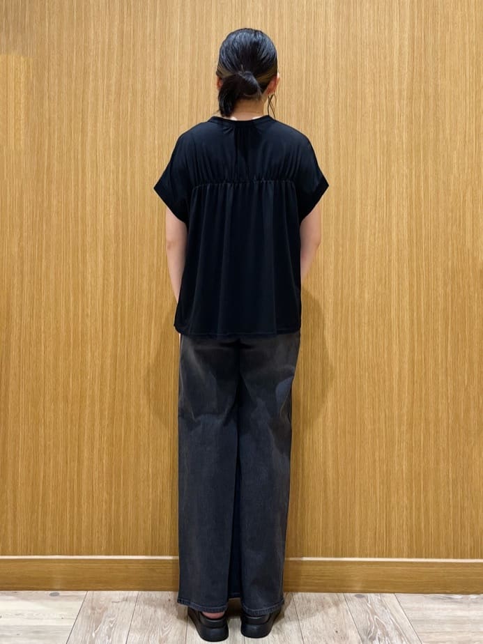 aさんの「OPAQUE.CLIP｜スキッパーフレアカットソー【接触冷感／洗濯機洗い可】」を使ったコーディネート