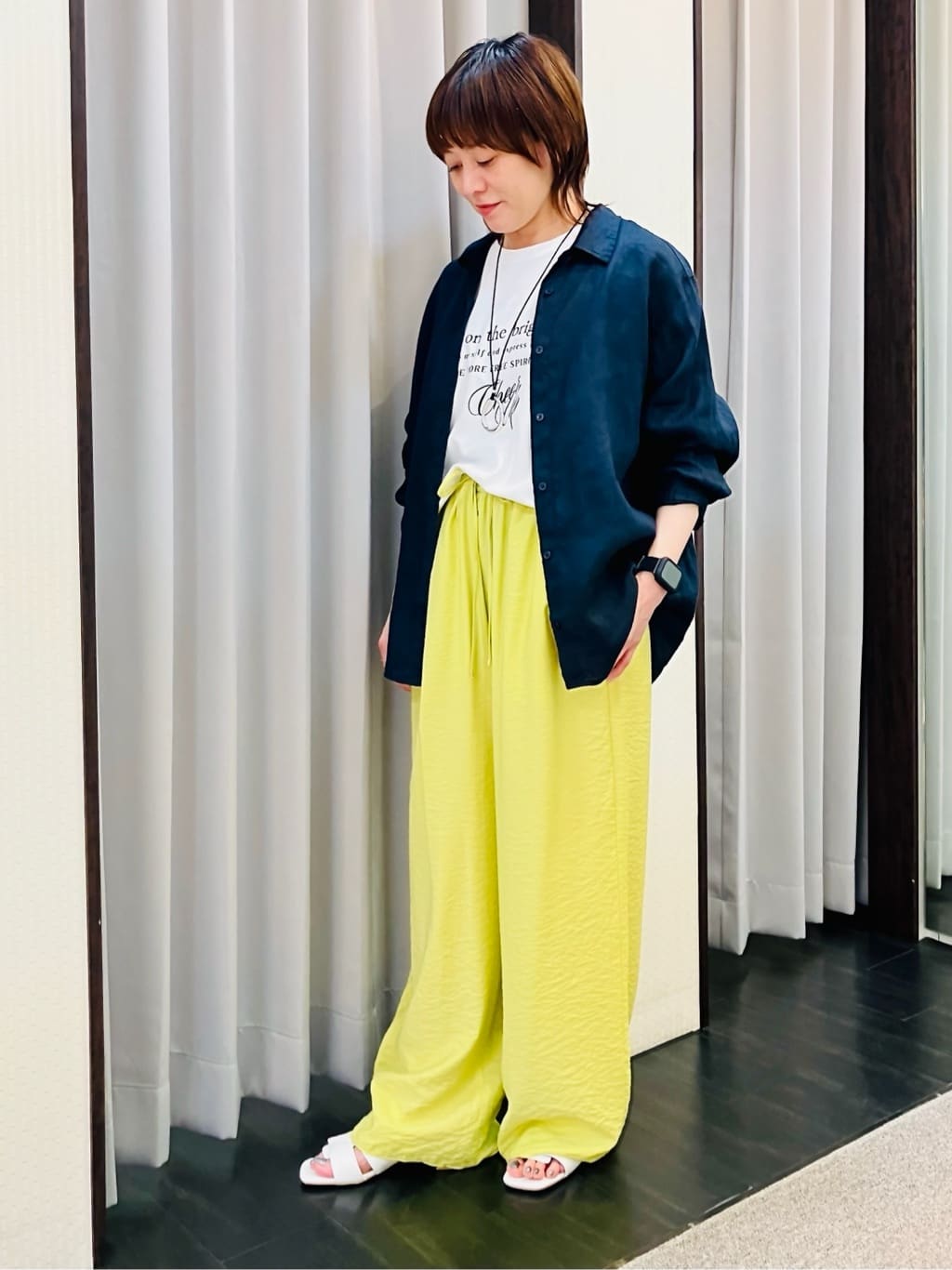YUKIさんの「INDIVI｜【洗える／UVケア／SETUP可能】ドロストワイドパンツ」を使ったコーディネート