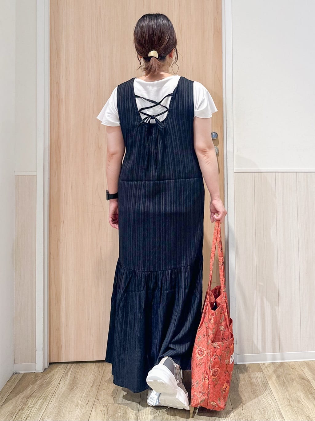 mimoさんの「SHOO･LA･RUE｜【汗ジミ防止/ひんやり/UV】フリルスリーブTシャツ」を使ったコーディネート