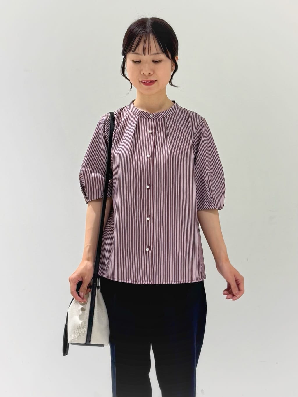 kozuさんの「index｜ストレッチテーパードパンツ【洗濯機洗い可／吸水速乾／防シワ】」を使ったコーディネート