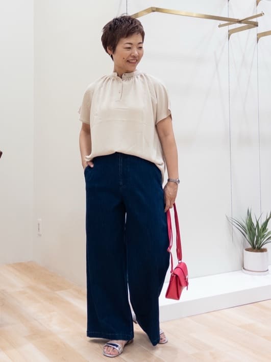 シュウコさんの「grove｜ロープベルトで差がつく 洗練リラックスパンツ」を使ったコーディネート