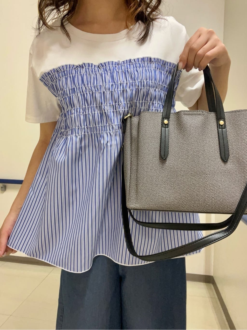 あもさんの「SHOO･LA･RUE｜【洗える/S-LL/ひんやり】金ボタンがアクセント　大人のデニムガウチョパンツ」を使ったコーディネート