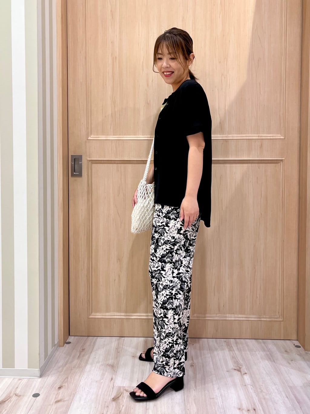 Kyokoさんの「SHOO･LA･RUE｜【洗える/プチプラ】大人の抜け感をプラスする バンドカラーシャツ」を使ったコーディネート