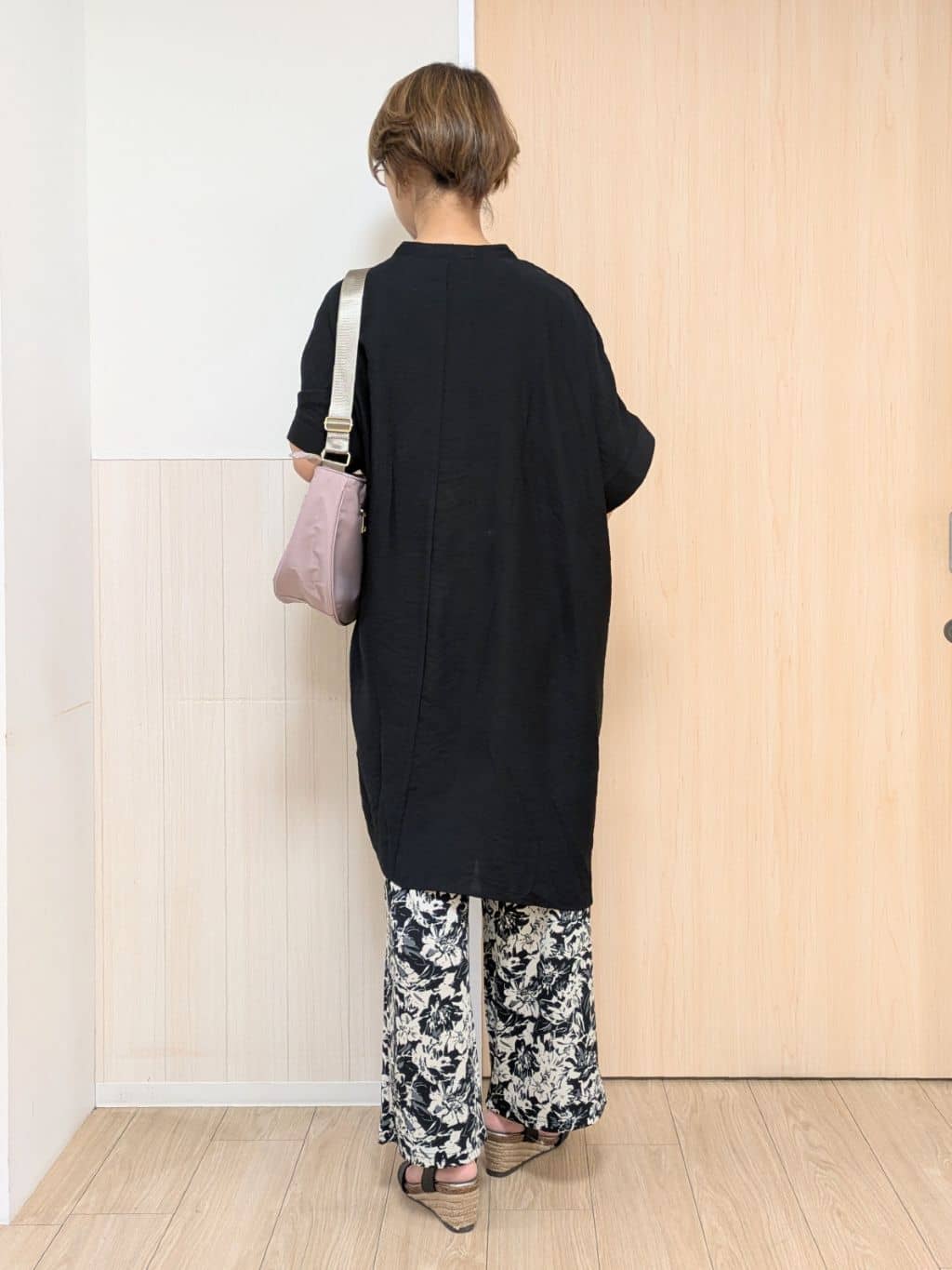 YuAさんの「SHOO･LA･RUE｜◆【S-LL/ひんやり】涼しく楽に体型カバー　ゆったりスキッパー半袖チュニック」を使ったコーディネート