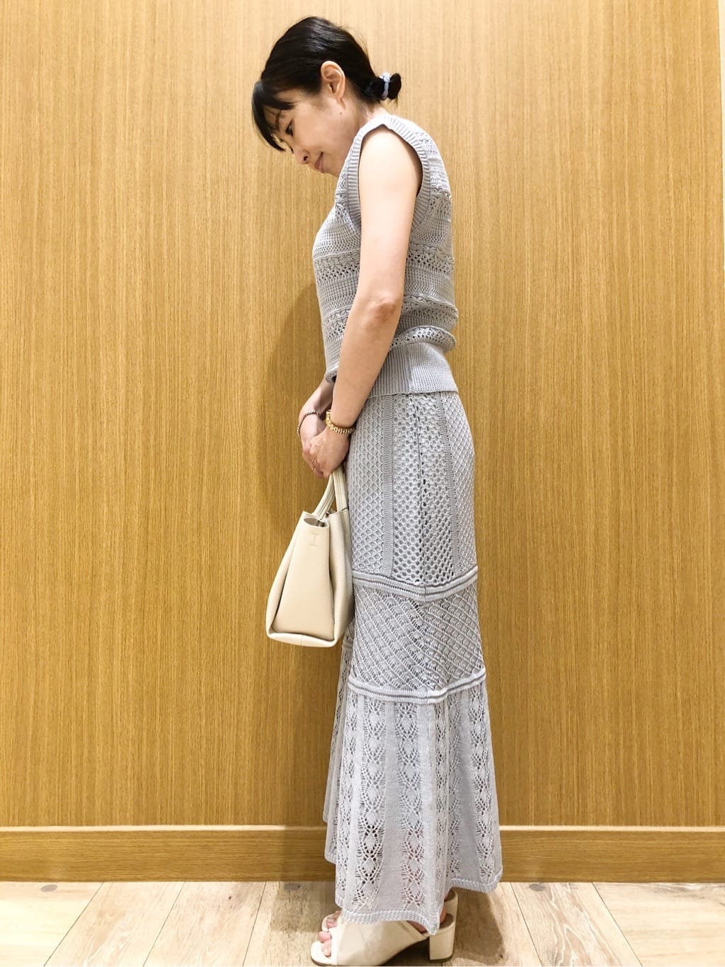 tomoさんの「OPAQUE.CLIP｜【軽量／2WAY／通勤対応】フロントベルトデザインミドルトートバッグ」を使ったコーディネート