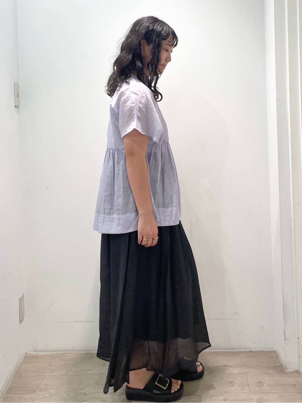 sumicaさんの「OPAQUE.CLIP｜麻混シアーペプラムブラウス【洗濯機洗い可】」を使ったコーディネート