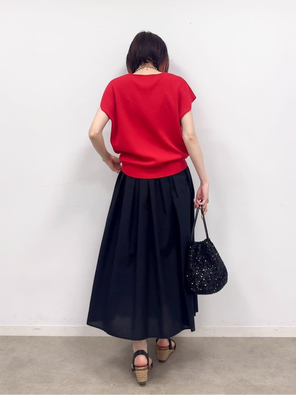 𝐜𝐡𝐢𝐤𝐚さんの「SHOO･LA･RUE｜【洗える/S-LL/ひんやり】さらりと好印象　総針フレンチスリーブニット」を使ったコーディネート