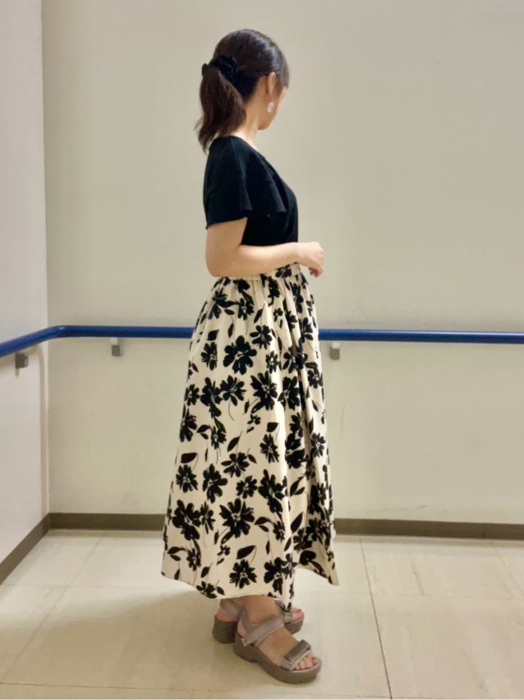 あもさんの「SHOO･LA･RUE｜【高レビュー/着丈選べる】華やかさをプラスする アソートロングスカート」を使ったコーディネート