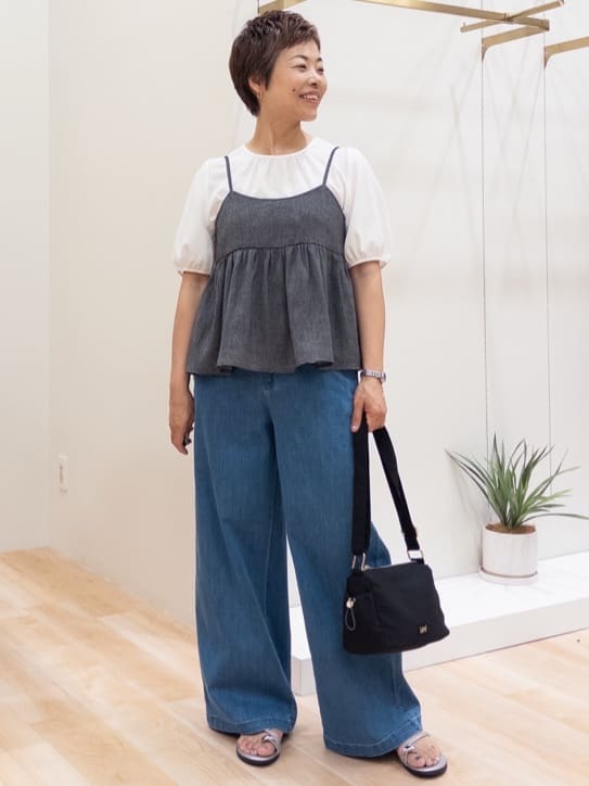 シュウコさんの「grove｜キレイも動きやすさも　美脚見えハイパーストレッチパンツ」を使ったコーディネート