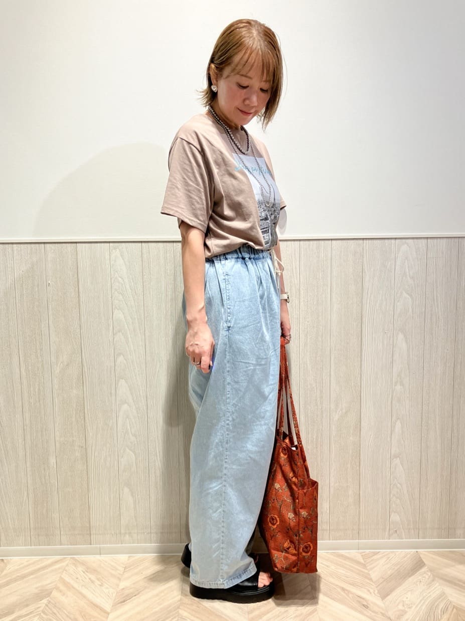 shokoさんの「SHOO･LA･RUE｜【S-LL/ひんやり/UV】選べる6柄でそれぞれ欲しくなる プリントTシャツ」を使ったコーディネート
