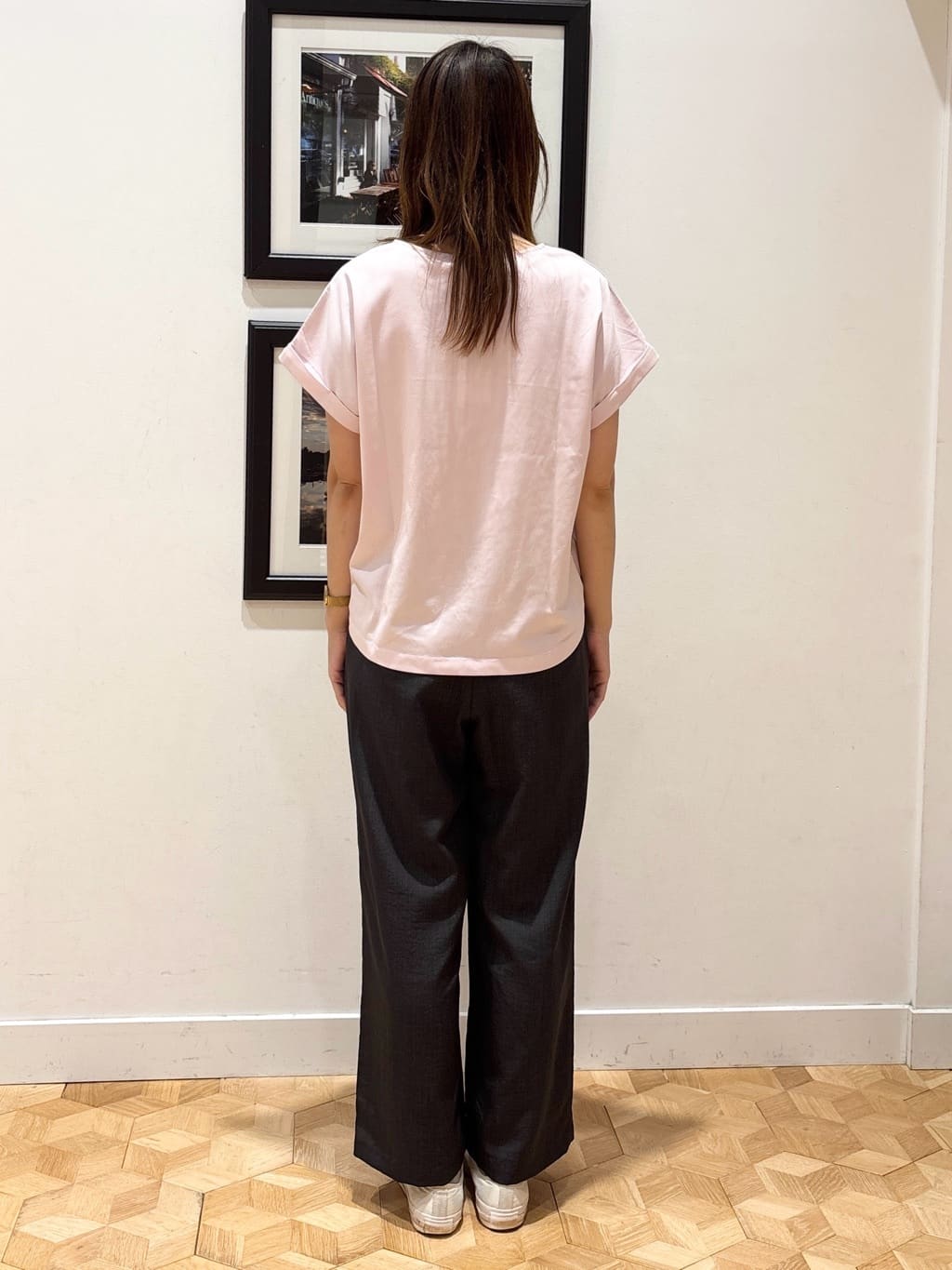 YUMIさんの「Dessin｜【二の腕カバー／UVカット】ロールアップスリーブ裾ギャザーカットソー」を使ったコーディネート