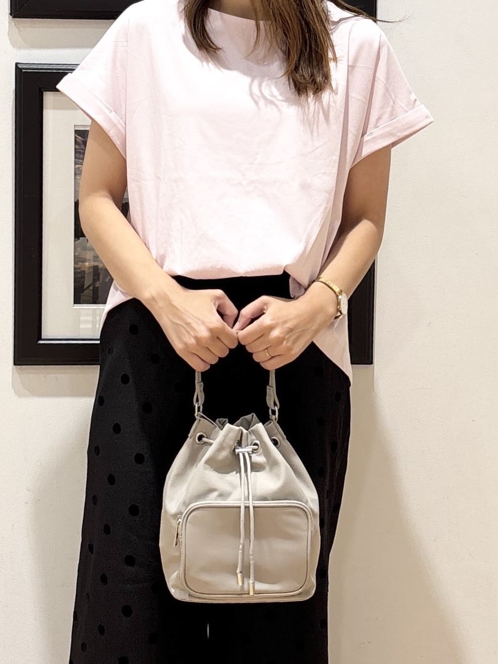 YUMIさんの「Dessin｜【二の腕カバー／UVカット】ロールアップスリーブ裾ギャザーカットソー」を使ったコーディネート
