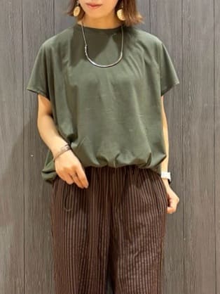 meiさんの「SHOO･LA･RUE｜【ひんやり】裾が絞れる フレンチスリーブトップス」を使ったコーディネート