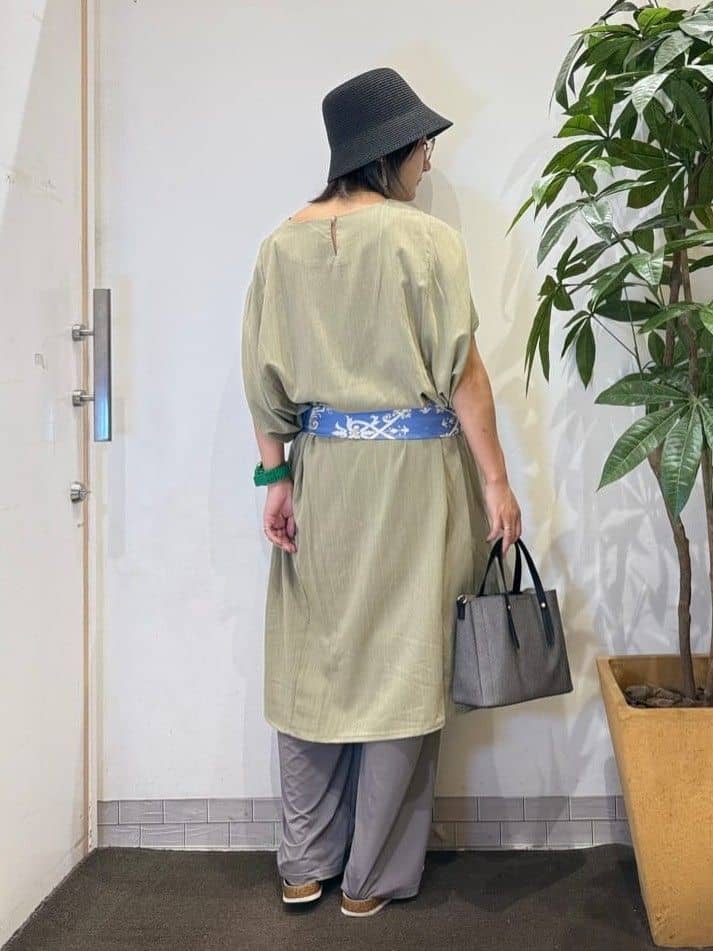misakiさんの「SHOO･LA･RUE｜【S-LL】楽にサマ見え コクーンシルエットの涼やかワンピース」を使ったコーディネート