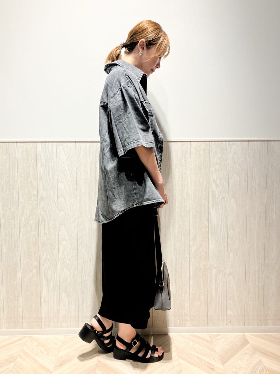 shokoさんの「SHOO･LA･RUE｜【S-LL】大人のきれいめカジュアルに 麻調カーゴナロースカート」を使ったコーディネート