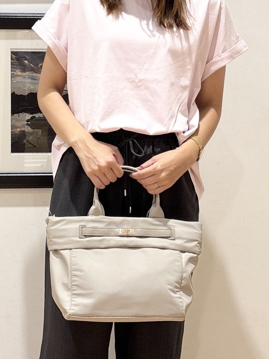 YUMIさんの「Dessin｜【二の腕カバー／UVカット】ロールアップスリーブ裾ギャザーカットソー」を使ったコーディネート