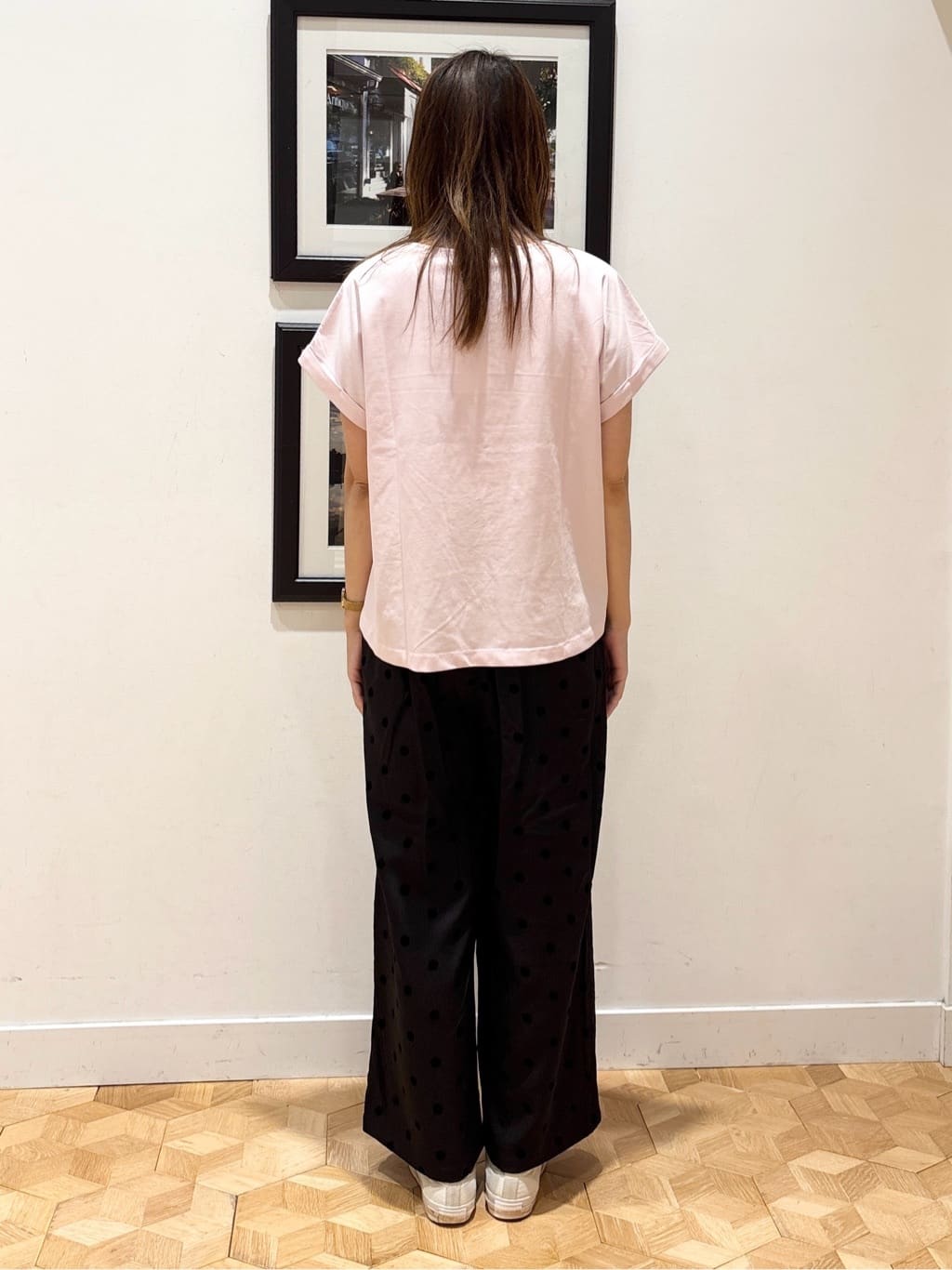 YUMIさんの「Dessin｜【二の腕カバー／UVカット】ロールアップスリーブ裾ギャザーカットソー」を使ったコーディネート
