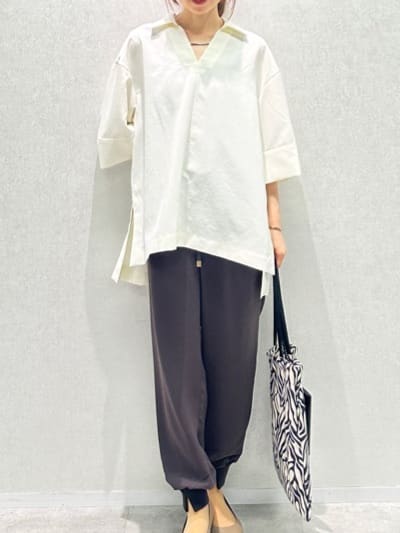 Miwaさんの「UNTITLED｜【UVカット/接触冷感/吸水速乾/ゆったり】V開きネックシャツ」を使ったコーディネート